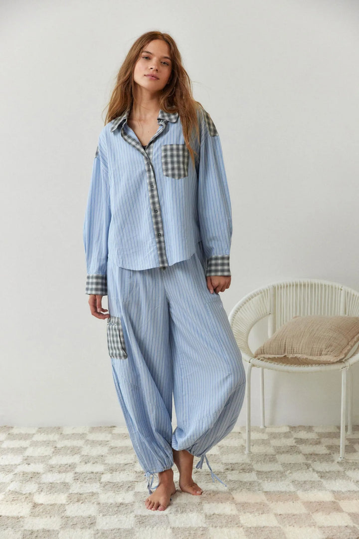 Stylish women's vintage loungewear set. Relaxed fit pajamas, perfect for cozy comfort & casual wear.
