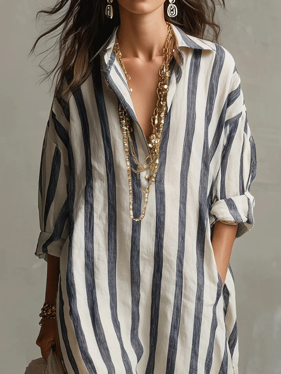 Casual women's V-neck striped shirt dress with side pockets & a relaxed fit. Ideal as a long summer dress.