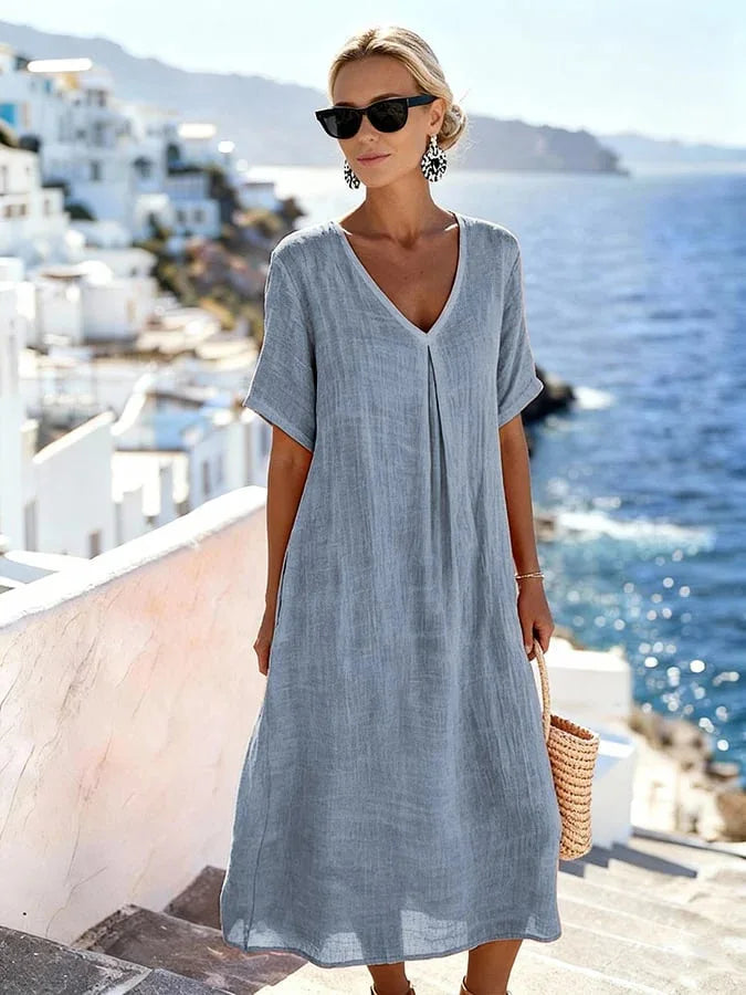 Relaxed fit women's midi dress with V-neck and short sleeves, ideal comfortable summer and vacation wear.