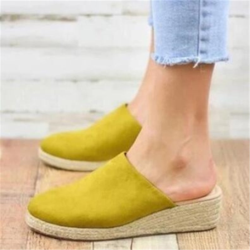 Everyday retro chic wedge sandals, providing comfortable and stylish support for women.