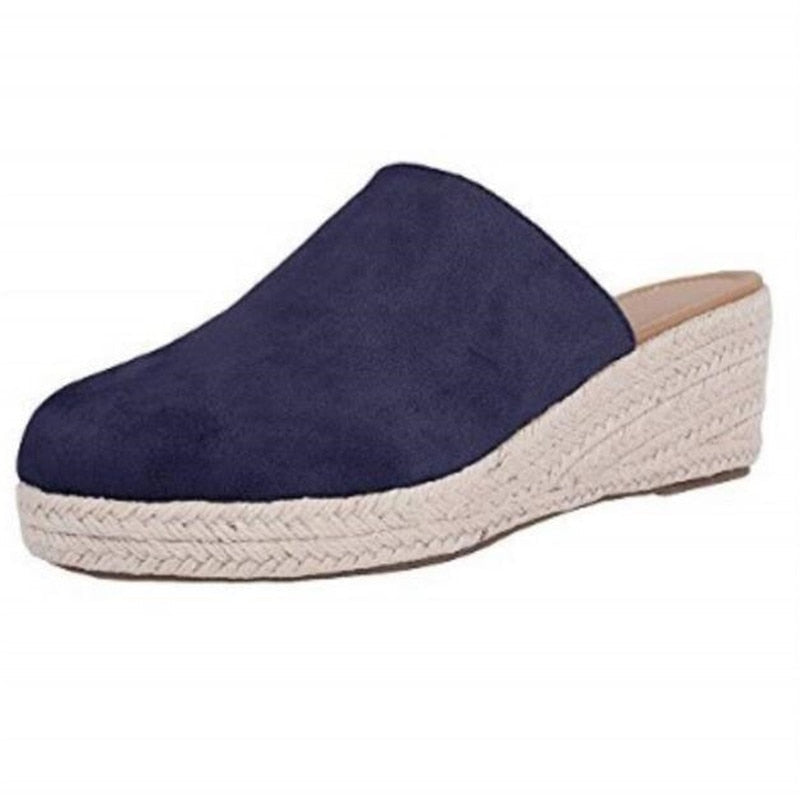 Women's retro platform sandals, perfect for a chic and comfortable summer look.