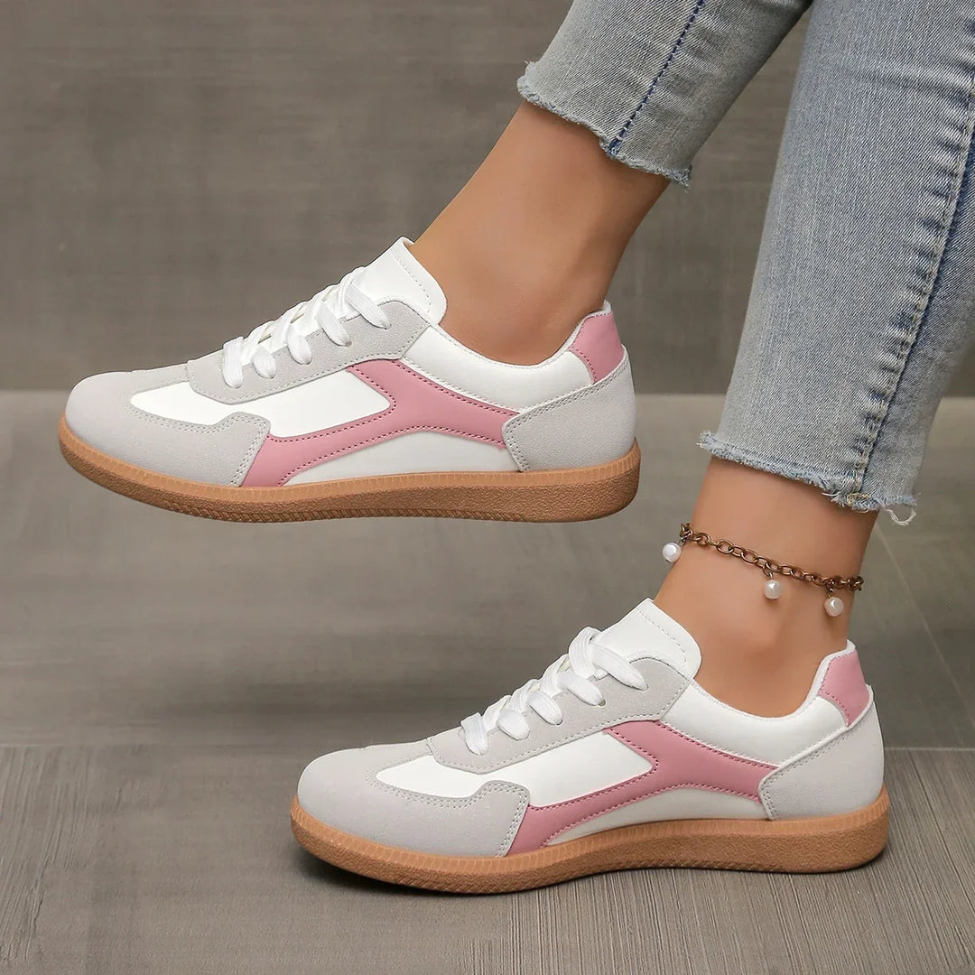 Women's retro low-profile sneakers, perfect for casual everyday wear. Fashionable and comfortable.