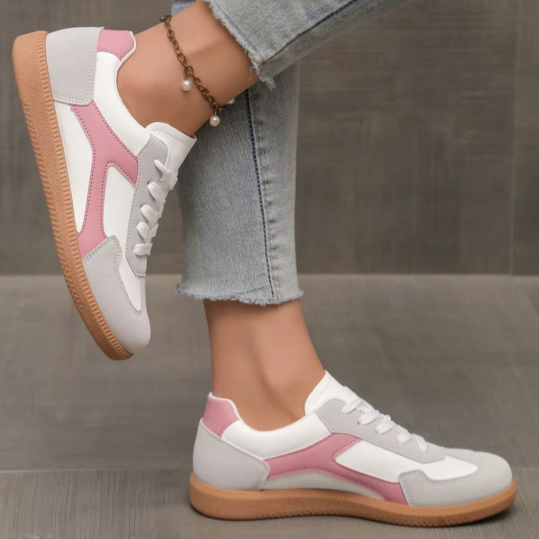Classic women's low-top retro sneakers with a stylish gum sole and cushioned comfort.