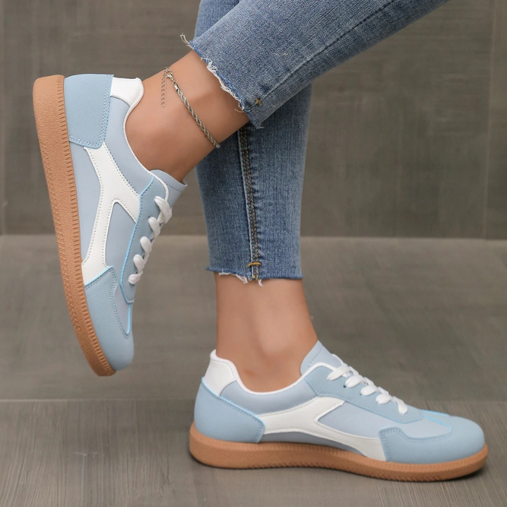 Fashionable women's casual sneakers, retro-inspired with a low profile and everyday comfort.