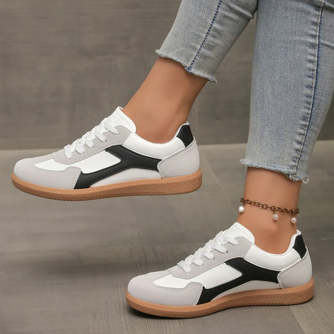 Versatile women's casual low-profile sneakers, offering retro style and all-day comfort.