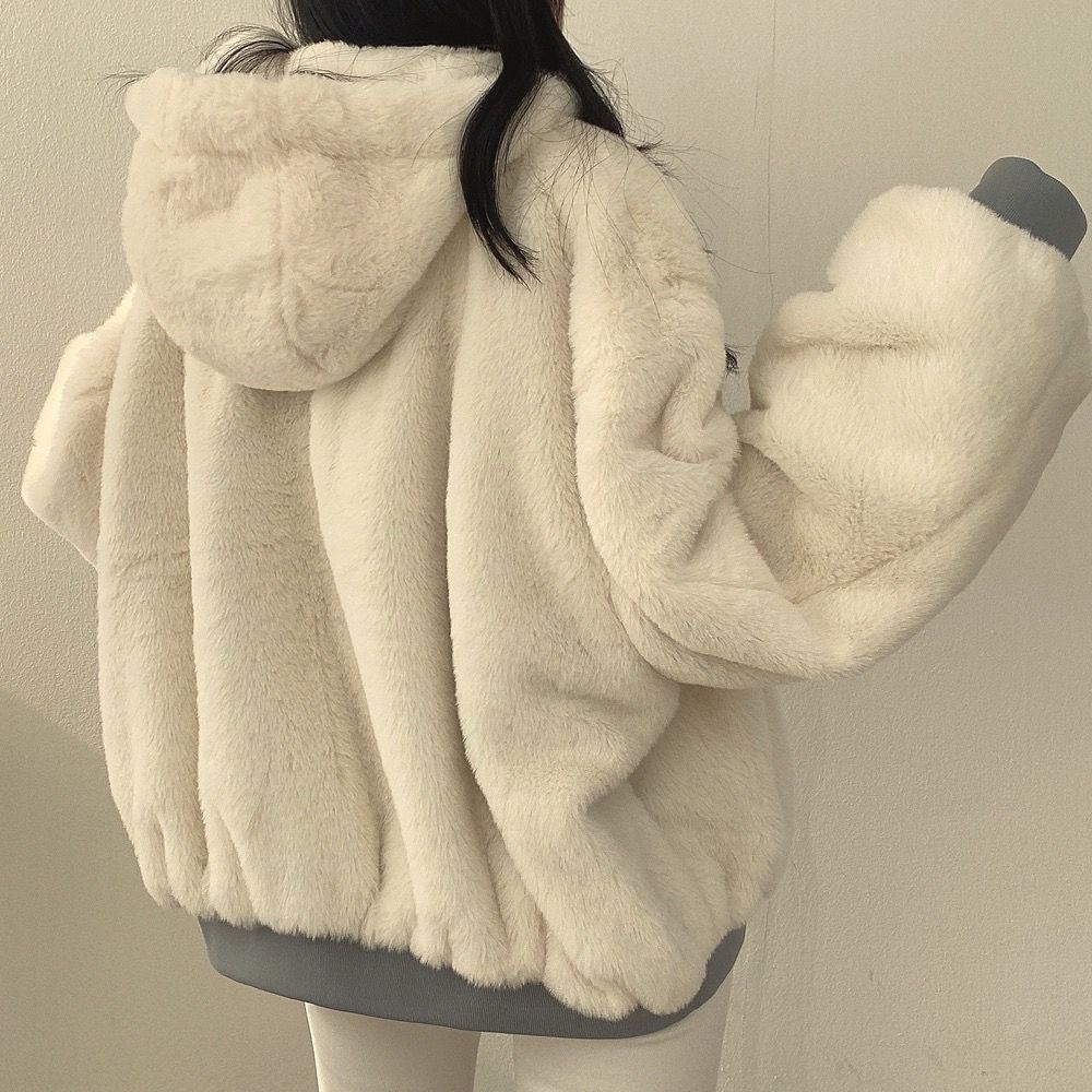 Warm & versatile women's reversible hooded jacket, ideal casual outerwear for fall and winter.