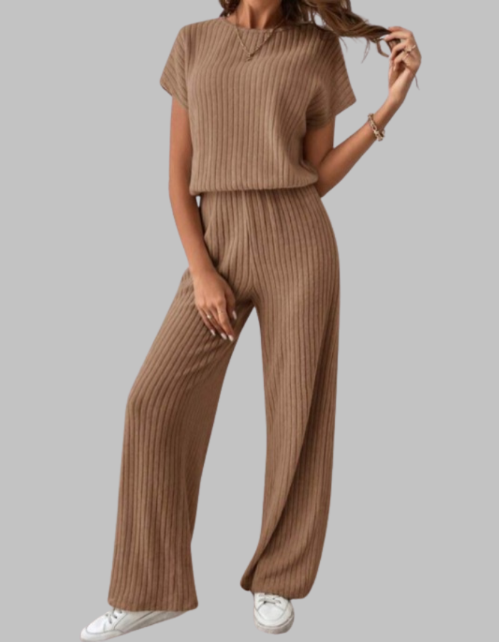Ribbed short sleeve top & matching wide leg pants set for women. Ideal for relaxed, chic everyday fashion.