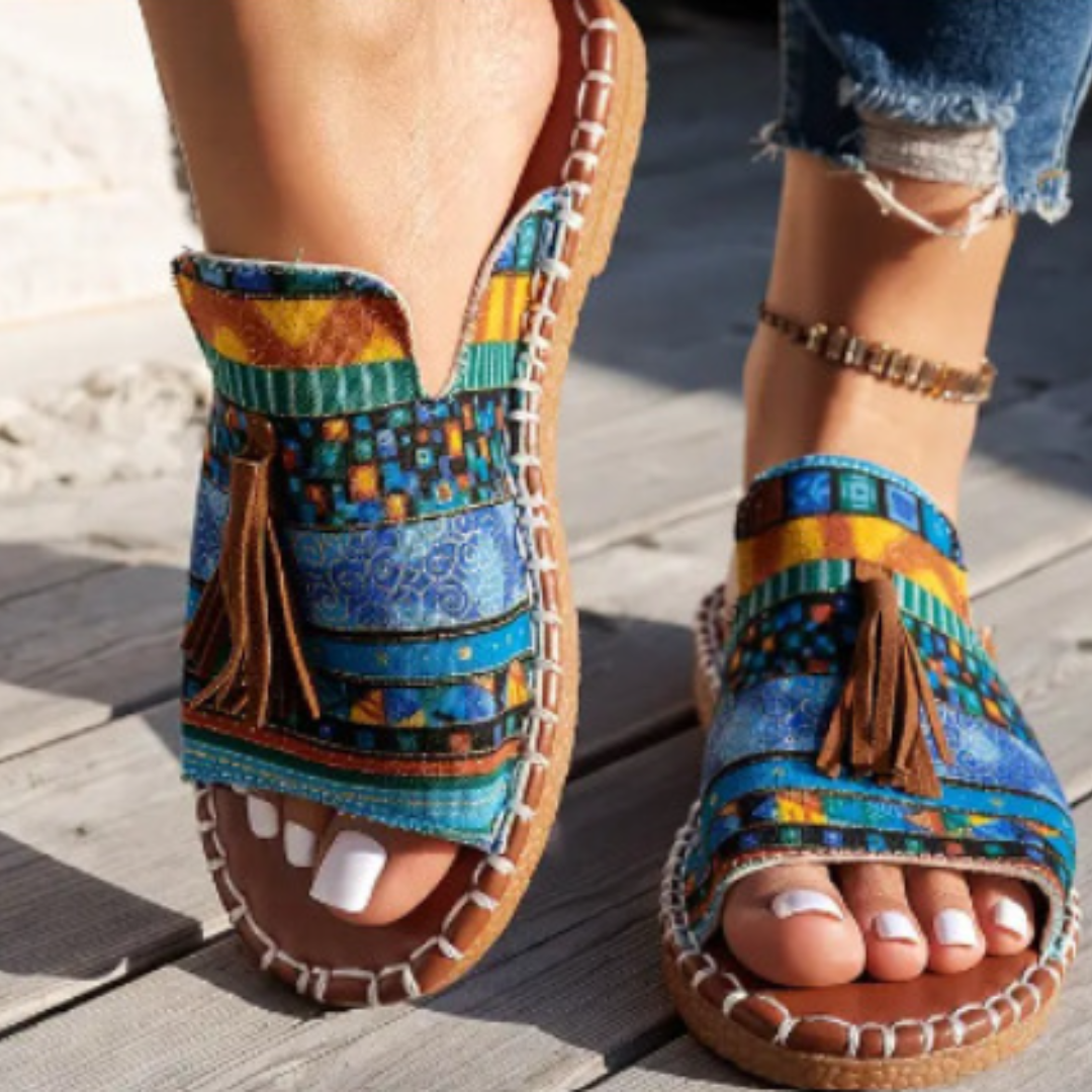 Comfortable women's slip-on flat sandals, ideal for all-day wear and everyday summer activities.