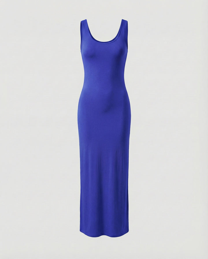 Fitted women's scoop neck sleeveless bodycon maxi dress. Offers stylish and comfortable wear.