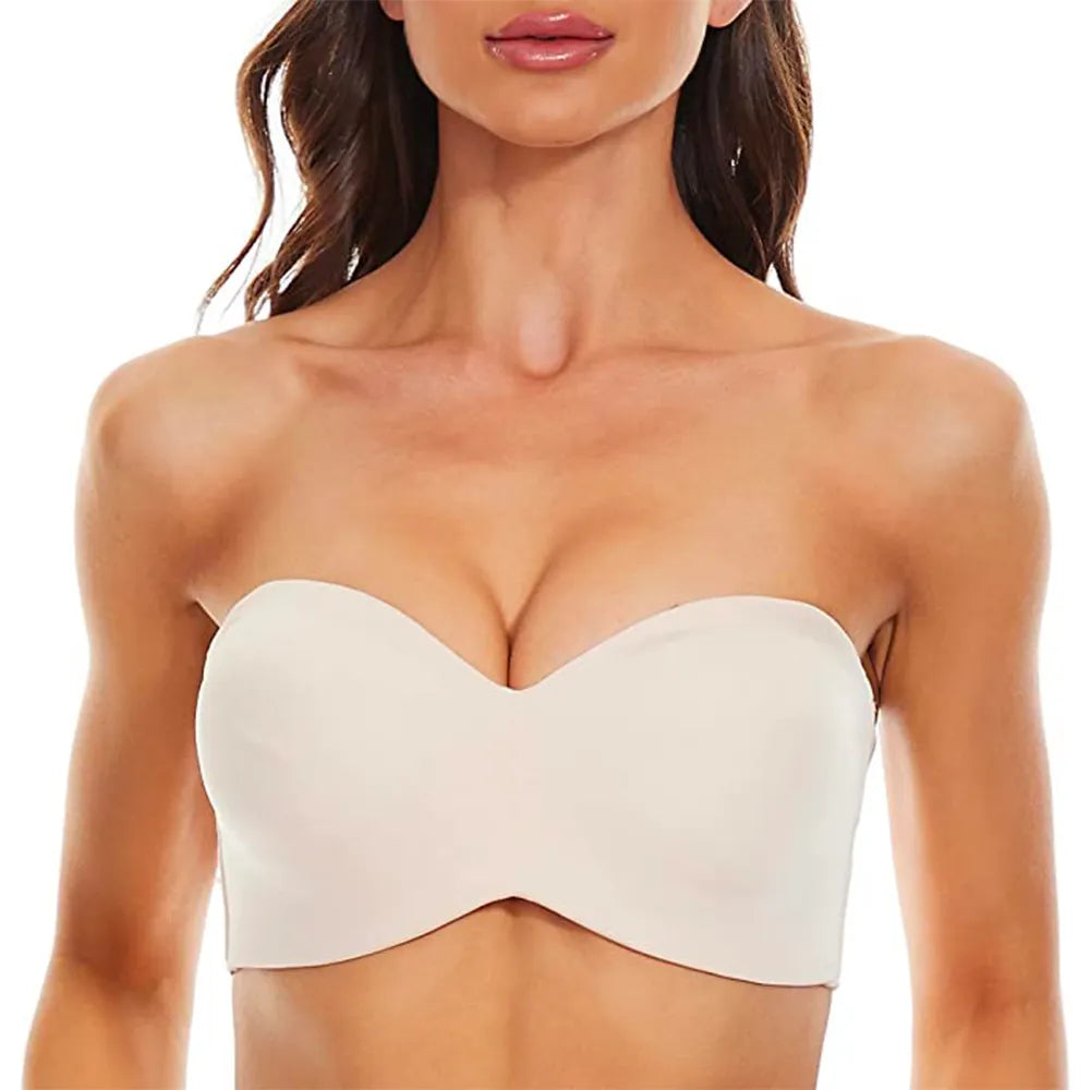 Comfortable women's plus-size seamless bra for everyday wear. Adjustable for a perfect, supportive fit.