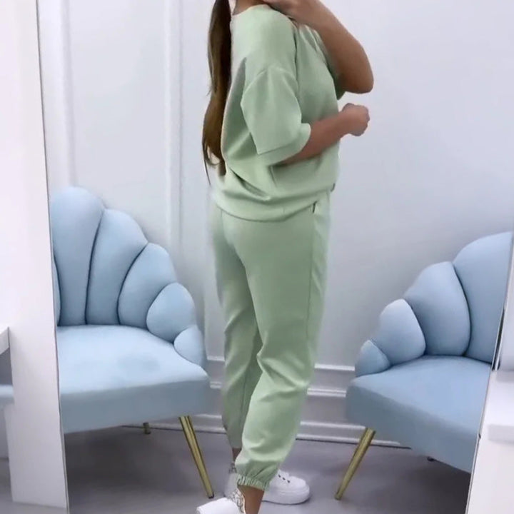 Comfortable women's short sleeve lounge set. Versatile, relaxed fit matching outfit for women.