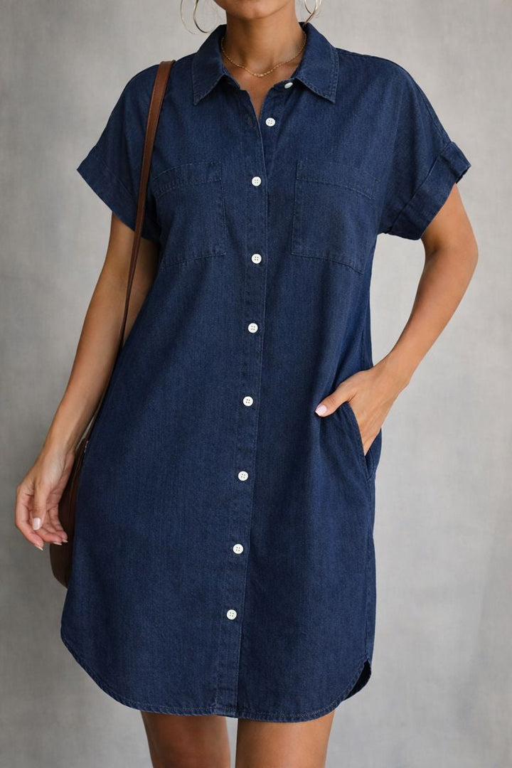 Effortless women's short sleeve casual dress with a relaxed fit, offering comfortable everyday style.