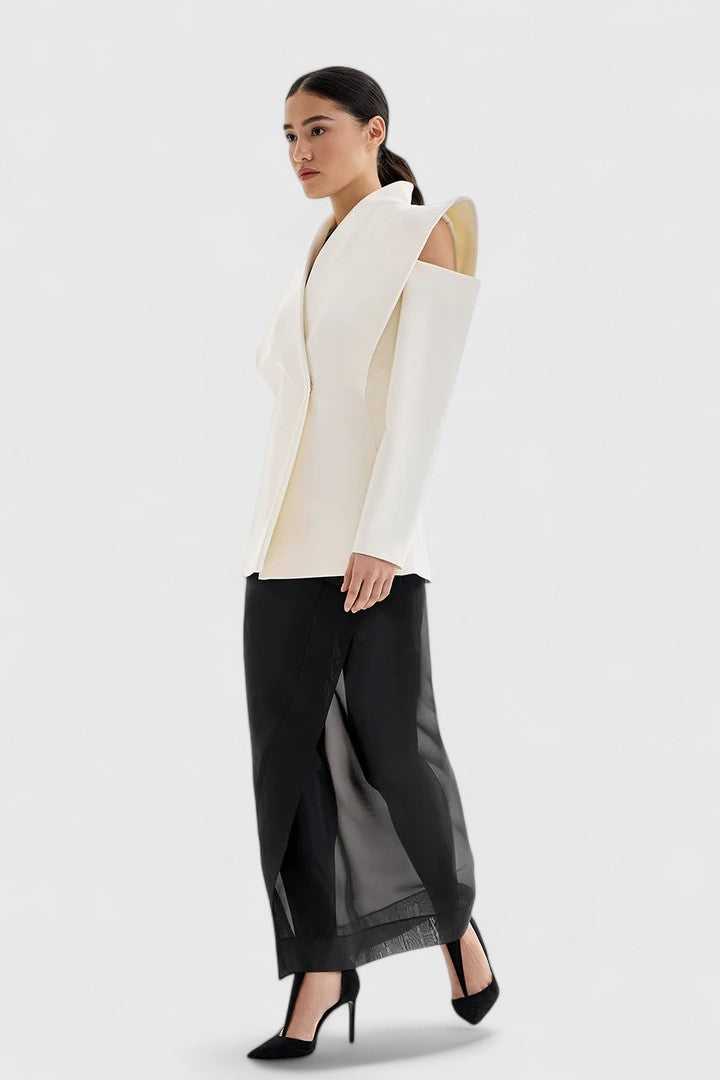 Chic women's tailored ivory blazer, featuring a sleek cut & structured shoulders for a sophisticated silhouette.