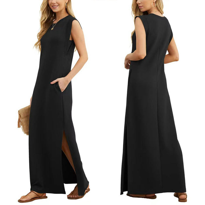 Elegant women's sleeveless maxi dress. Versatile and relaxed fit for casual everyday style.