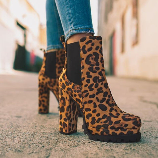 Easy slip-on women's ankle boots with a comfortable platform and fashionable block heel for everyday wear.