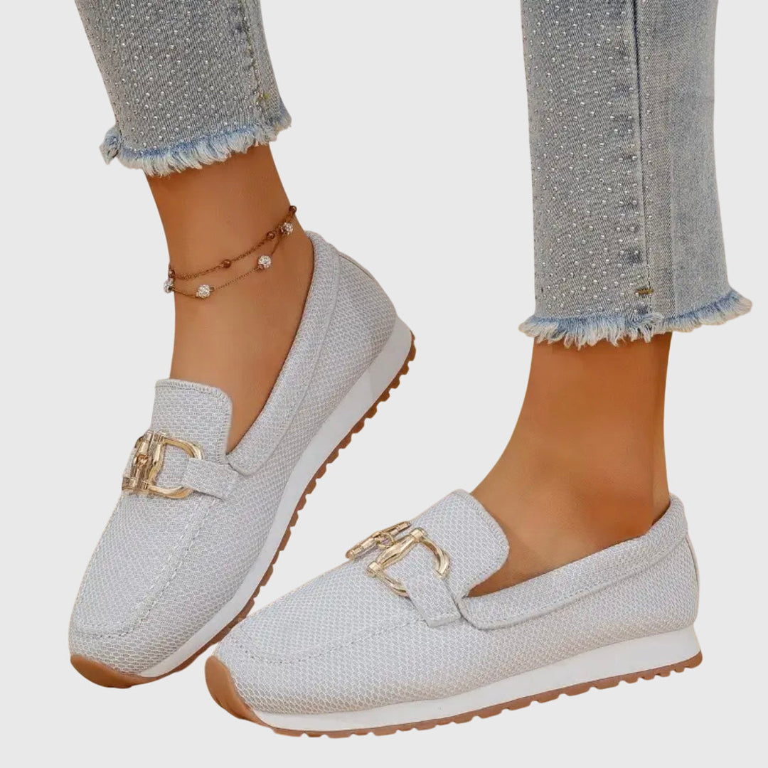 Effortless women's slip-on loafers, combining orthopedic comfort with soft cushioning for daily ease and style.