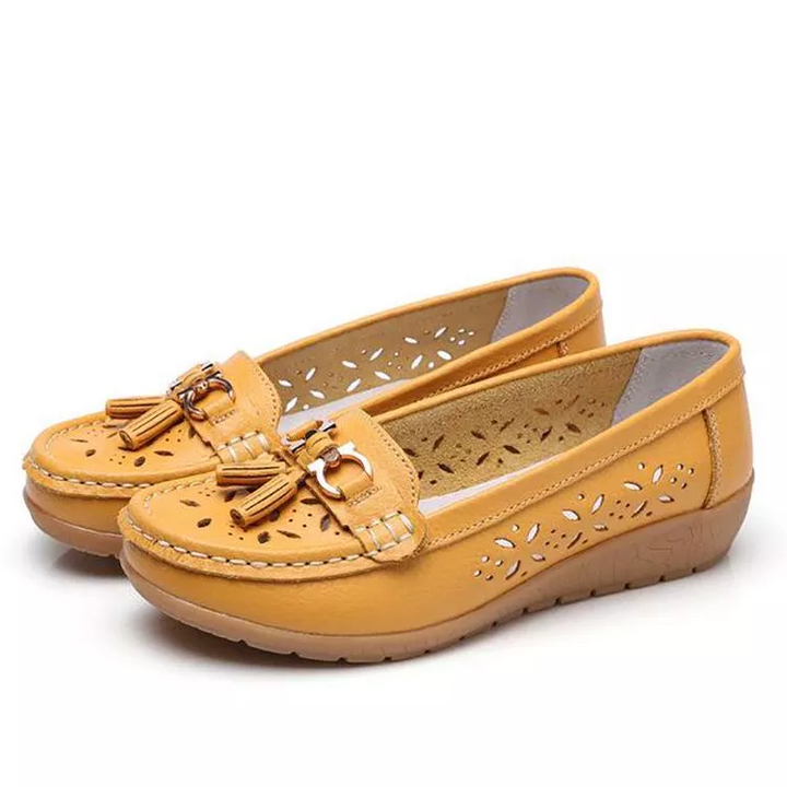 Casual women's moccasin sandals, soft, breathable, and comfortable for everyday wear with arch support.