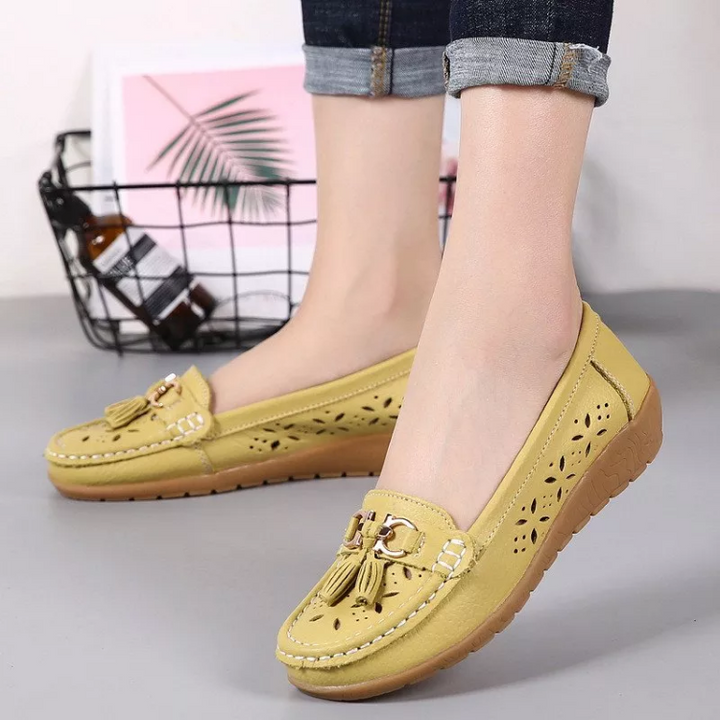 Comfortable women's moccasin sandals with arch support, breathable design, and flexible sole.