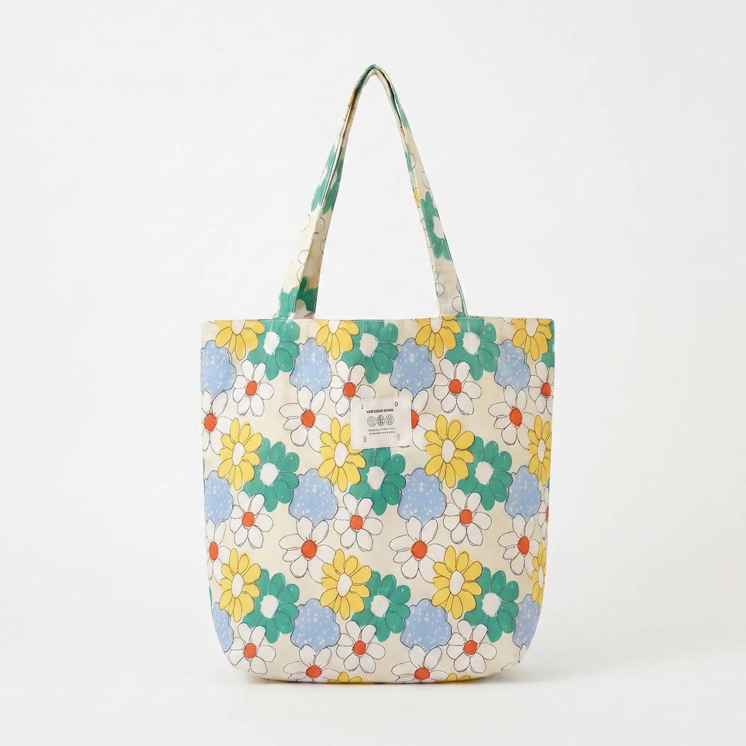 Practical large women's tote bag, featuring a beautiful floral print and soft shoulder design for daily use.