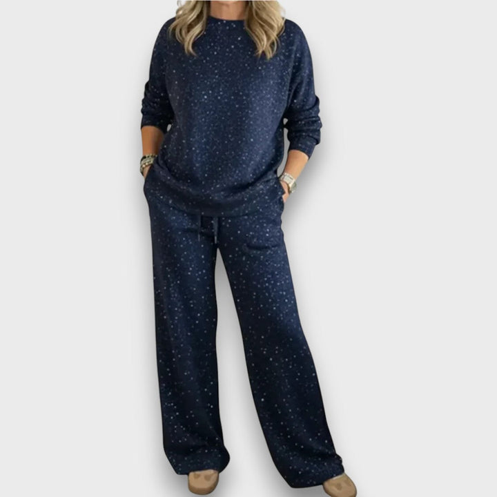 Comfortable women's lounge set with soft fabric, a relaxed two-piece for casual home wear.