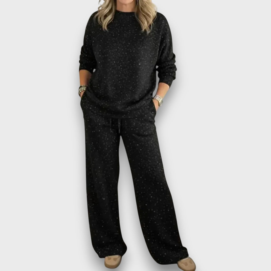 Matching women's two-piece lounge set, soft & relaxed fit, ideal for casual and comfortable everyday wear.