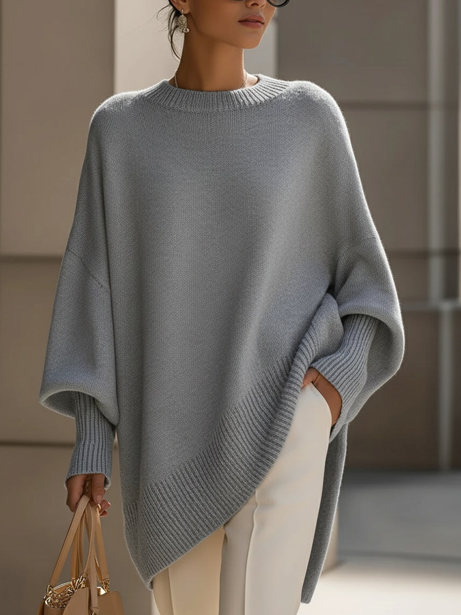 Essential women's oversized knit sweater, providing cozy comfort for winter and casual chic.