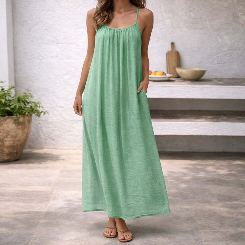 Effortless women's maxi dress in breathable fabric, featuring spaghetti straps for ultimate summer comfort.