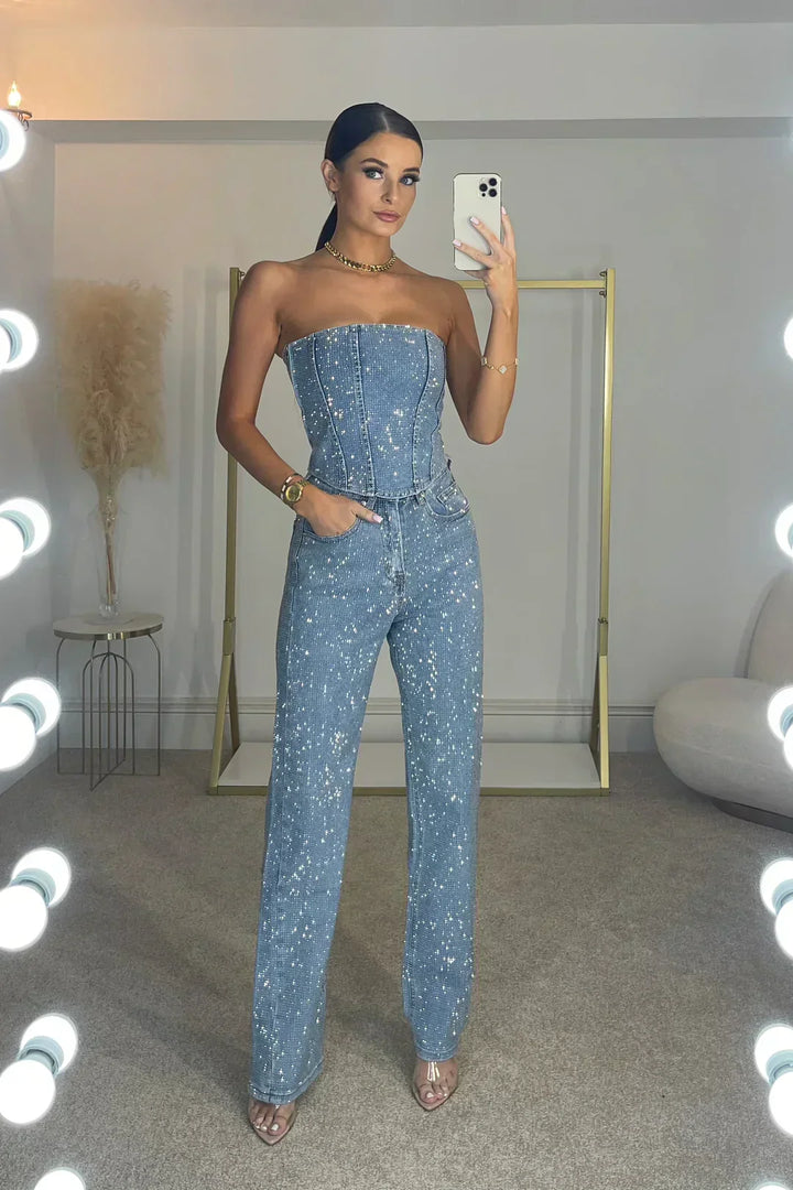 Women's shimmering crop top and high-waist denim set. Trendy evening wear.