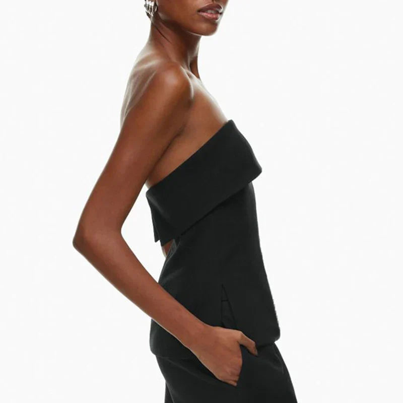 Casual women's strapless tube crop top, versatile for summer outings & beach fashion.