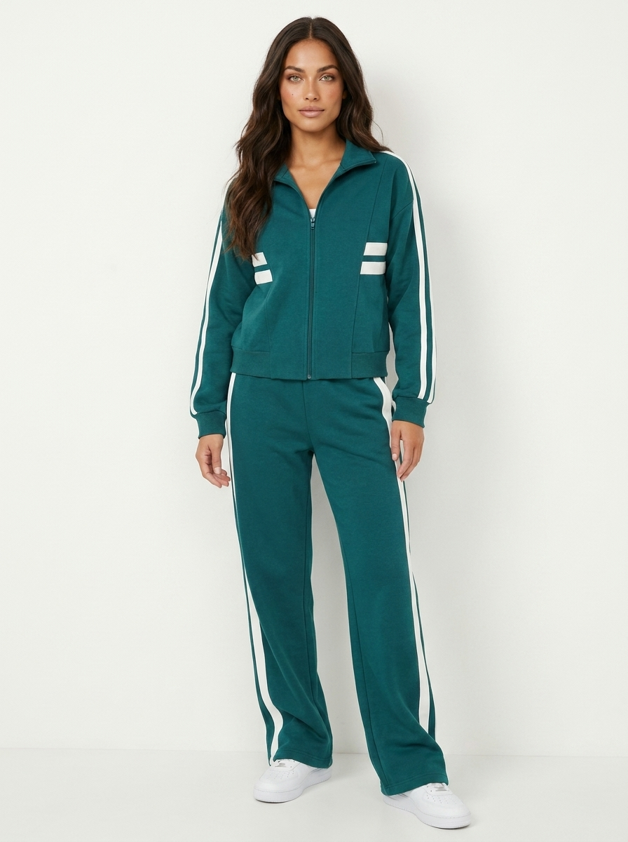 Fashion women's two-piece tracksuit: zip-up jacket, wide-leg pants, contrast stripes. Perfect for casual.