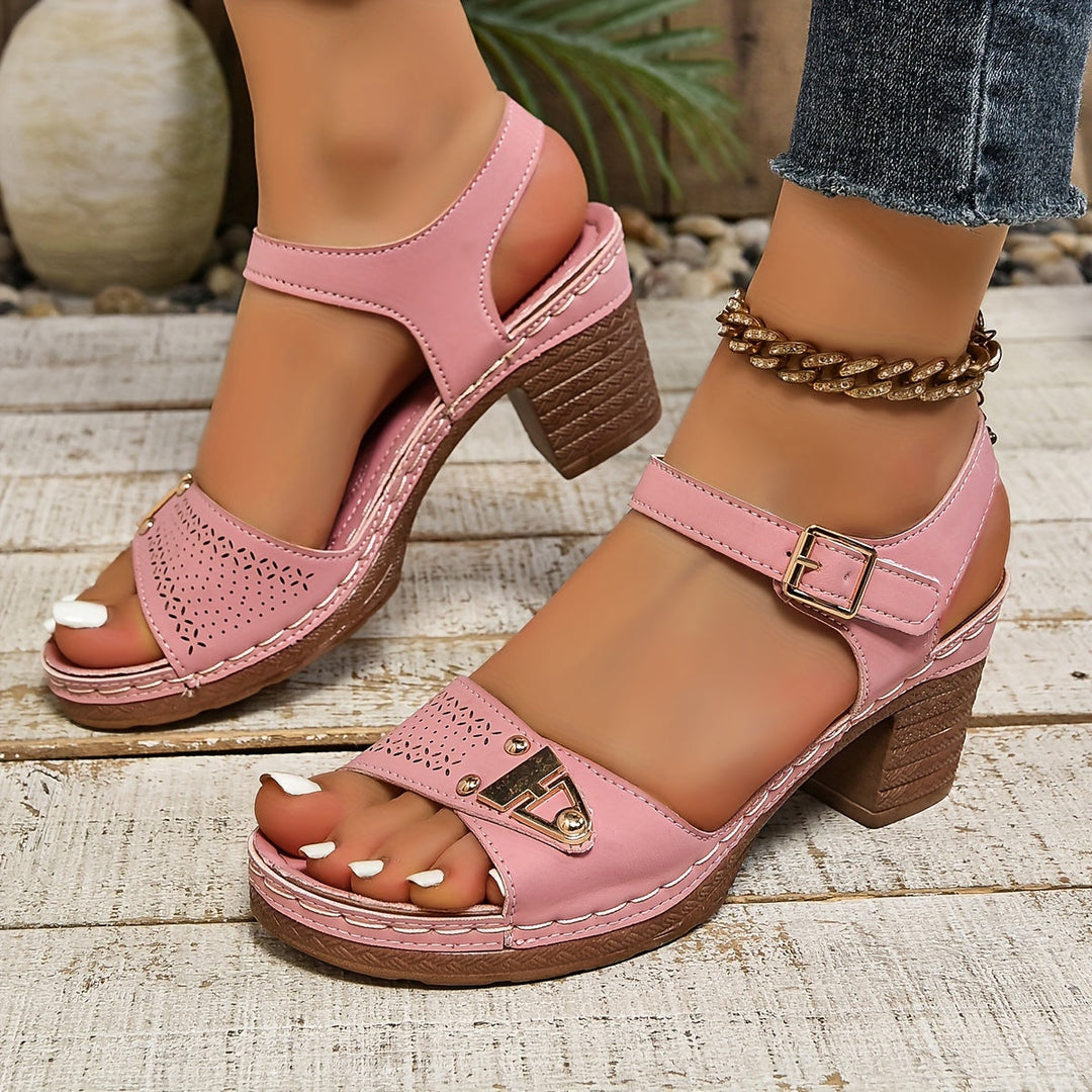 Versatile women's casual sandals for everyday wear. Stylish, comfortable, and lightweight summer shoes.