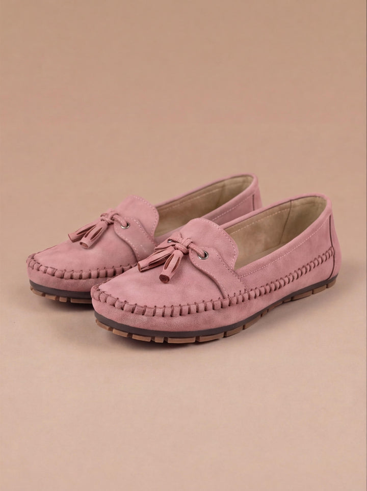 Easy slip-on women's tassel moccasin loafers, offering comfortable everyday style and casual elegance.