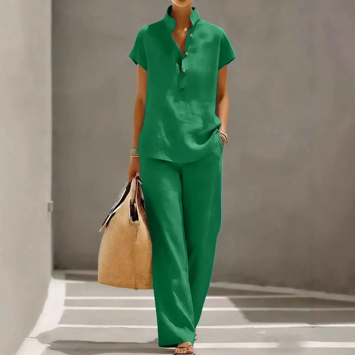 Comfortable women's two-piece casual set: short sleeve top & wide-leg pants. Ideal for summer and resort style.