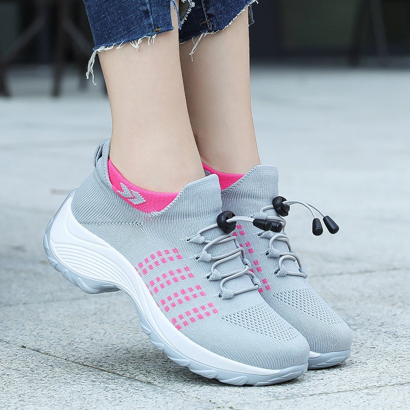 Casual women's footwear: supportive sneakers with comfort for everyday walking.
