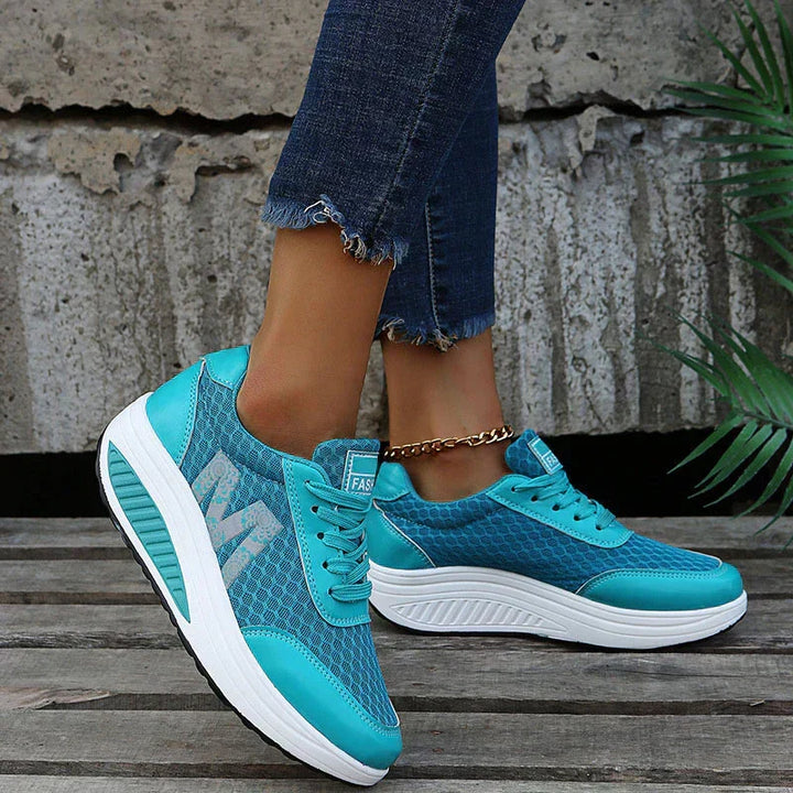 Supportive women's walking sneakers, ideal for comfort, breathability, and active use.