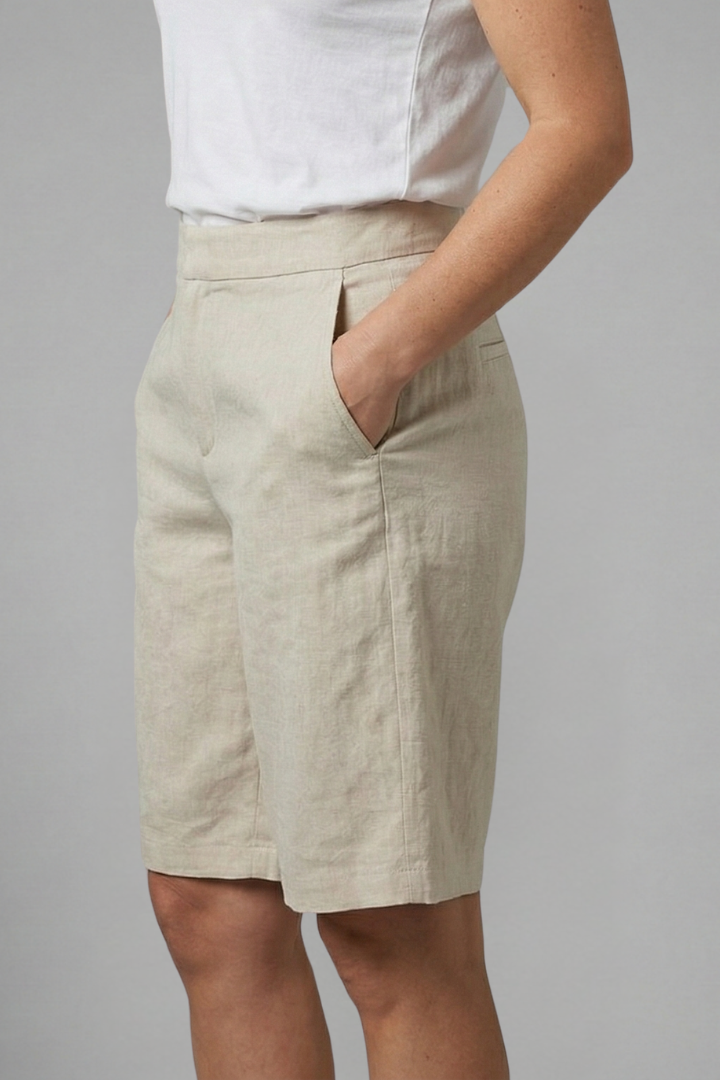 Chic women's flat front shorts, tailored and knee-length. Perfect for comfortable and elegant summer outfits.