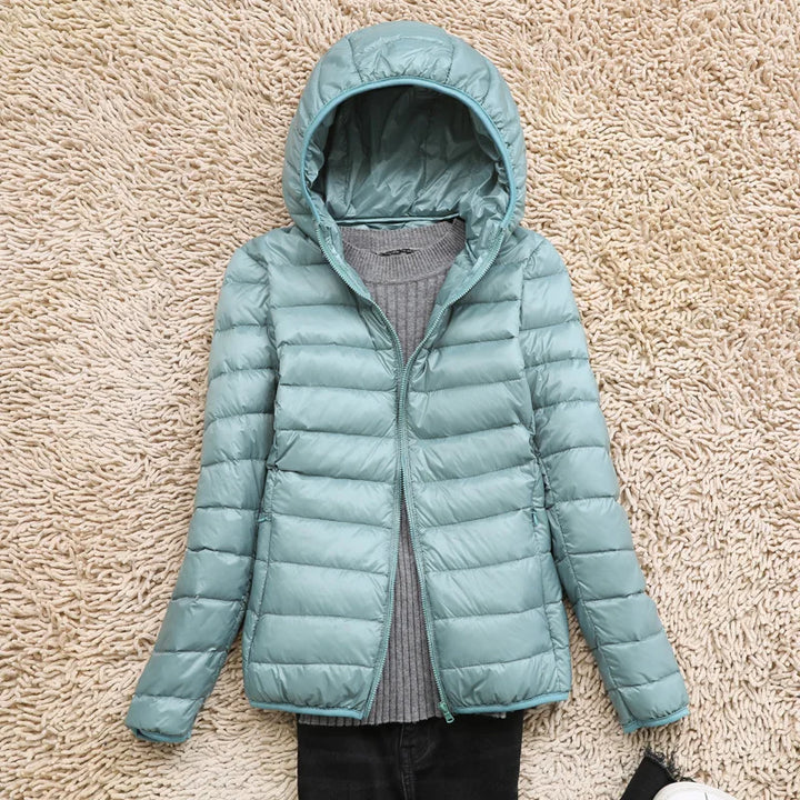 Everyday comfort: women's packable jacket with hood, ultralight insulation for convenience.
