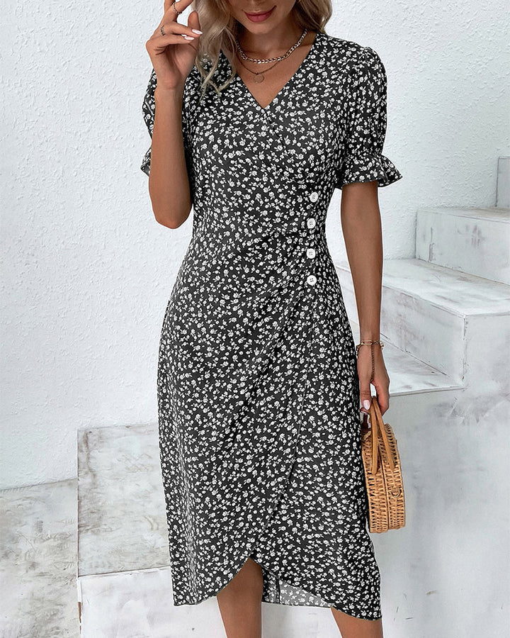Elegant women's v-neck floral flowy dress, a stylish and comfortable choice for summer and spring parties.