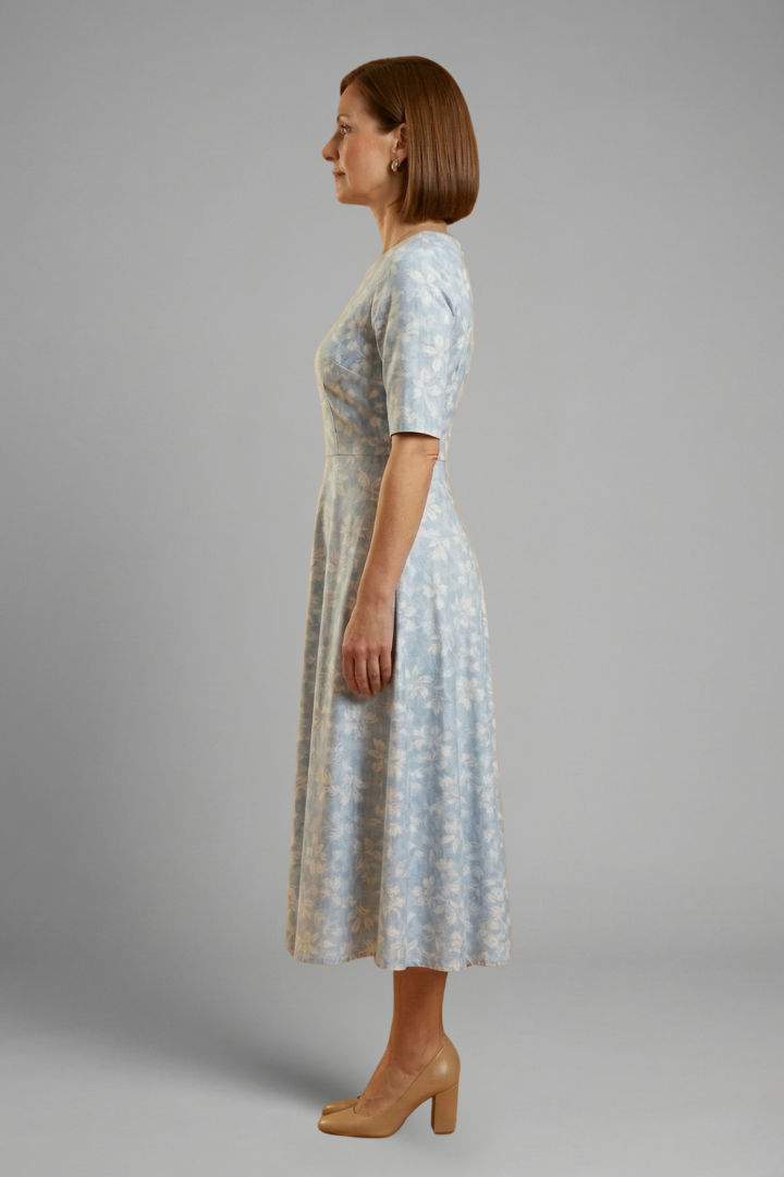 Casual women's V-neck midi dress featuring short sleeves, pockets, and a relaxed fit for comfortable everyday wear.