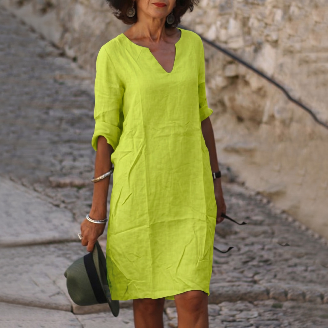 Casual women's V-neck midi dress in a relaxed fit, ideal for everyday wear.