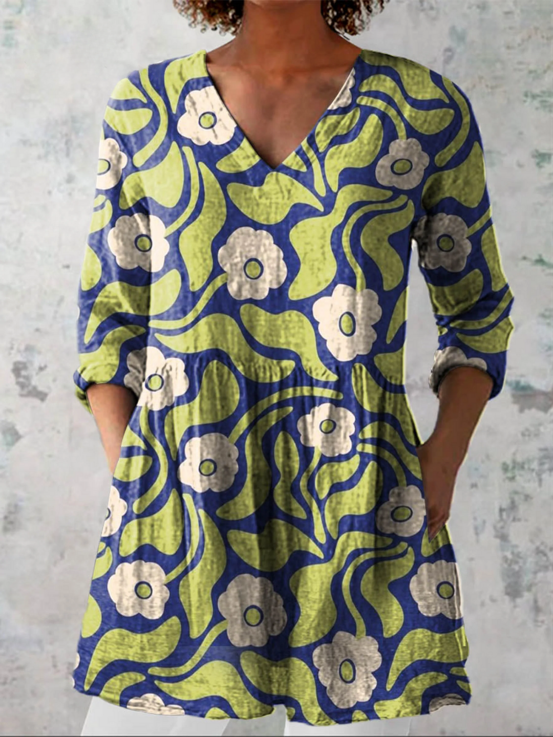 Women's V-neck tunic top with pockets for beach holidays, casual summer wear & relaxed vacation outfits.
