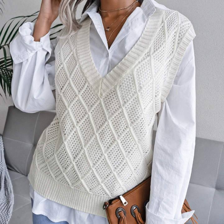Stylish women's long sleeve pullover sweater. Trendy, comfortable, and perfect for versatile everyday outfits.