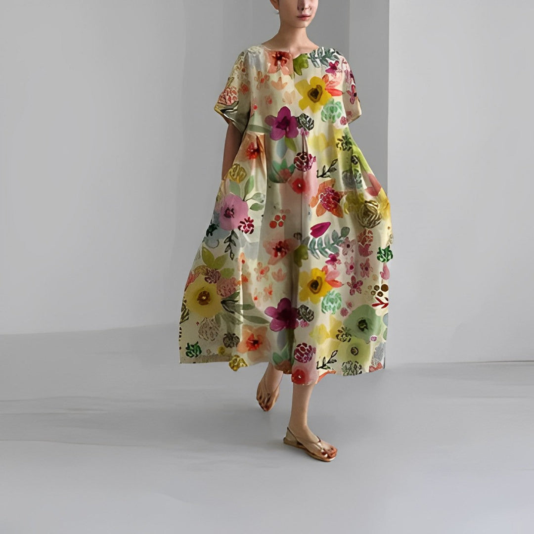 Chic and comfortable women's floral maxi dress, vibrant print, perfect for a relaxed summer style.