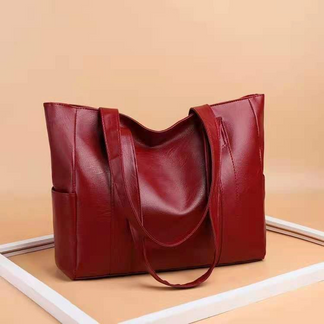 Stylish brown vintage tote bag for women. Everyday shoulder bag & crossbody with classic design, a versatile fashion accessory.