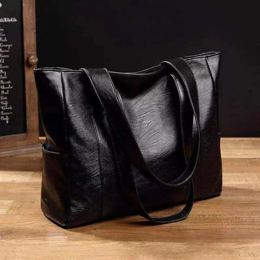 Elegant women's vintage shoulder tote bag, a classic fashion handbag. Perfect accessory for chic style.