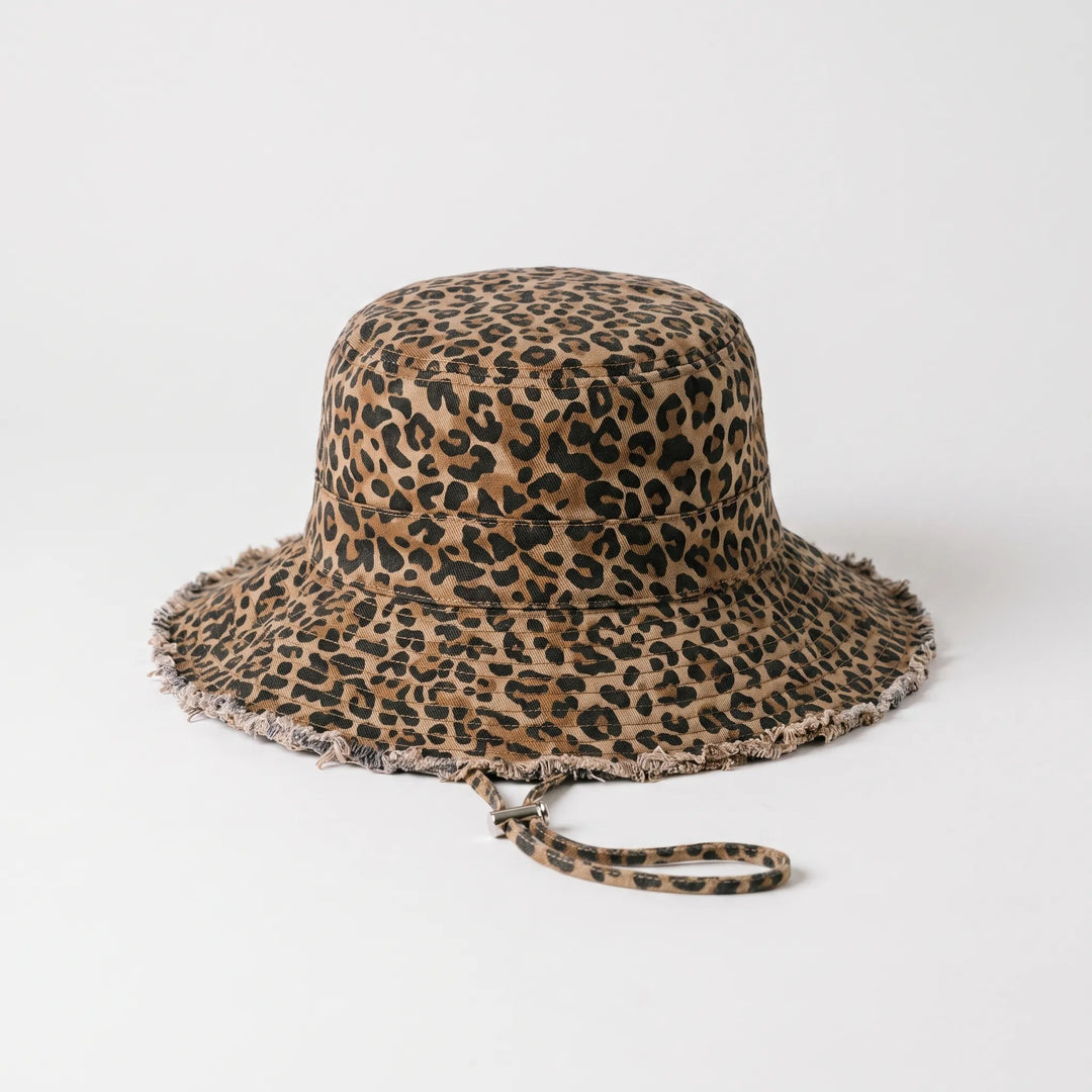 Stylish women's wide brim bucket hat, offering excellent sun protection for sunny days.