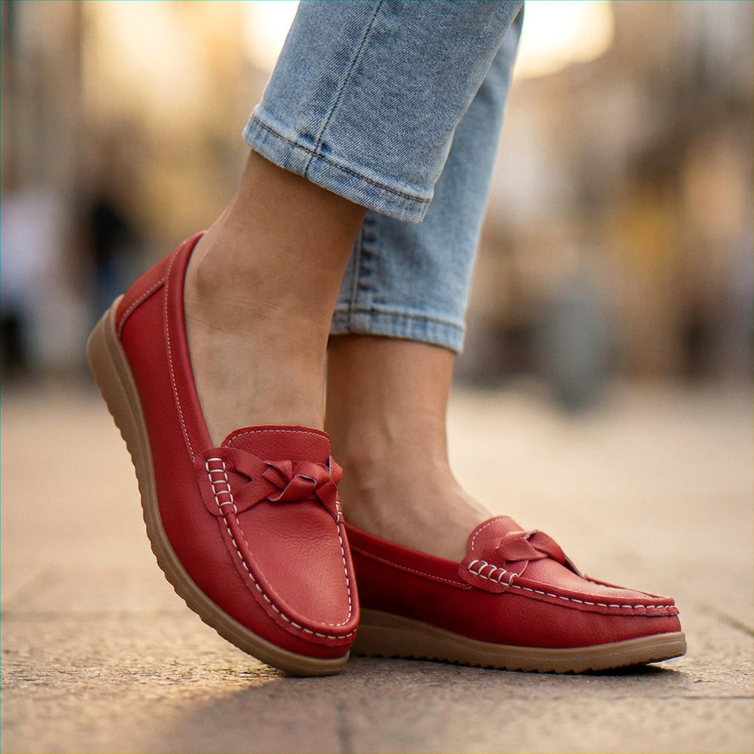 Casual women's wide fit orthopedic loafers with built-in arch support.