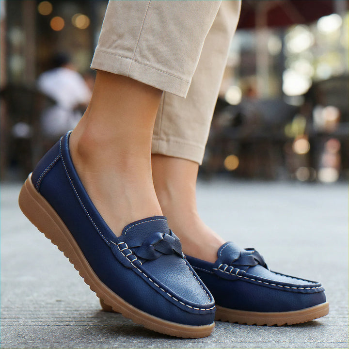 Foot pain relief loafers for women: wide fit, orthopedic, with arch support.
