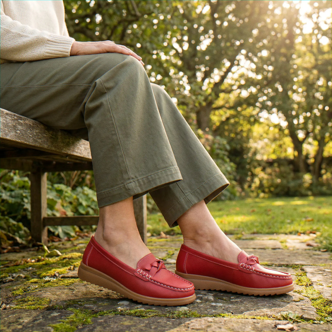 Womens wide fit loafers with orthopedic arch support, perfect for comfort.