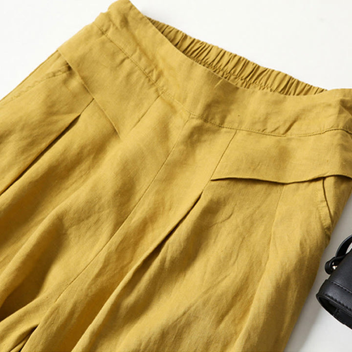 Stylish wide-leg women's pants in navy, versatile for casual and fashion-forward looks.